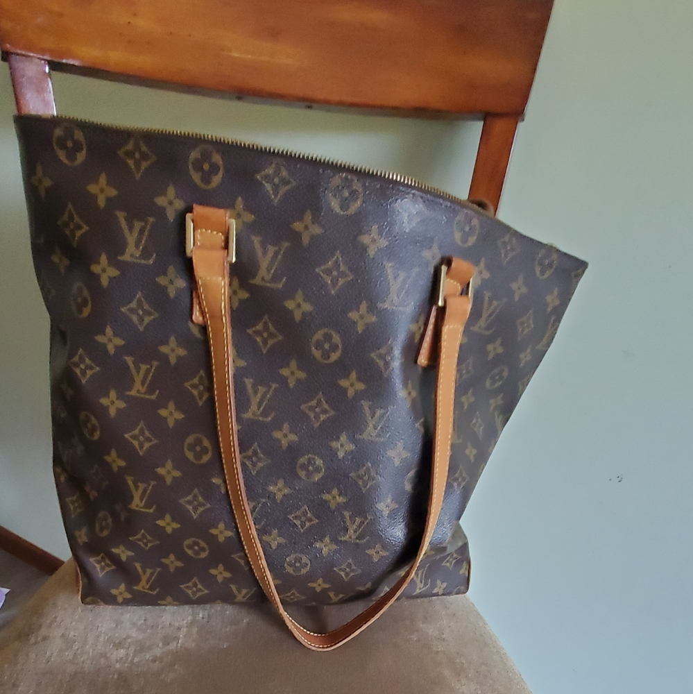 Louis vuitton great bag. Really big.